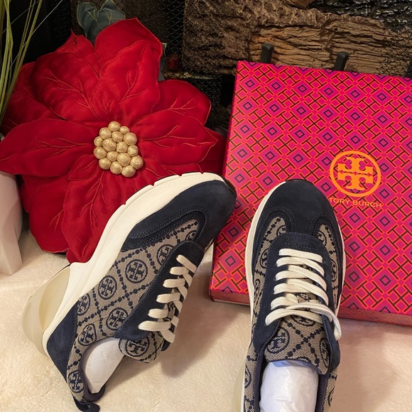 ✨NEW✨TORY BURCH T MONOGRAM GOOD LUCK TRAINER - Picture 3 of 9